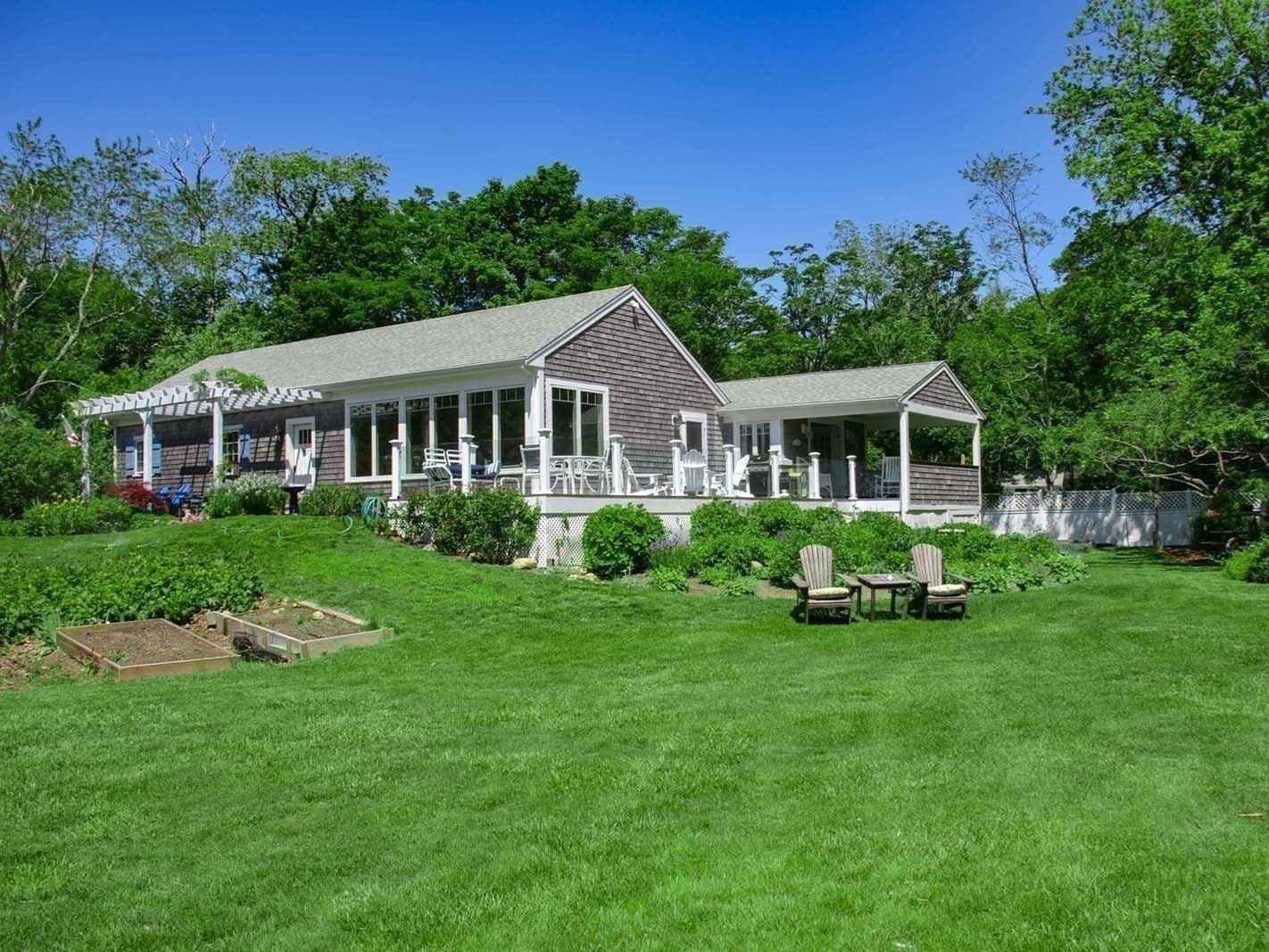 Single Family Residence at 16 Frog Hollow, Tisbury MA 02557, photo 6 of 27