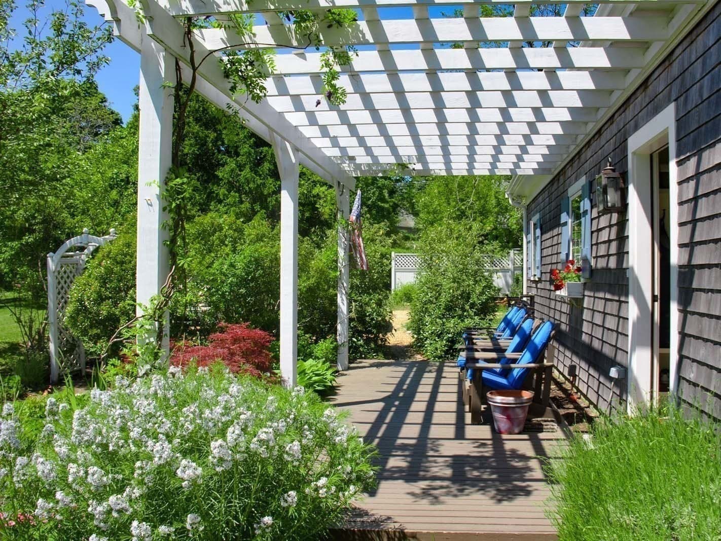 Single Family Residence at 16 Frog Hollow, Tisbury MA 02557, photo 7 of 27
