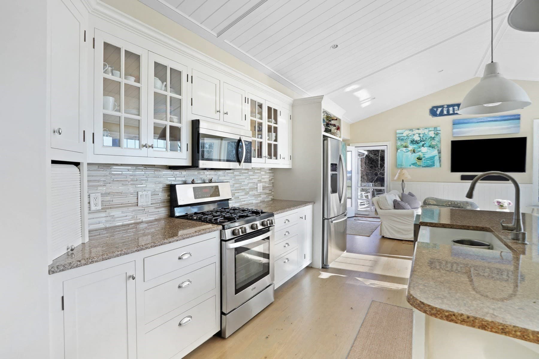 Single Family Residence at 16 Frog Hollow, Tisbury MA 02557, photo 11 of 27