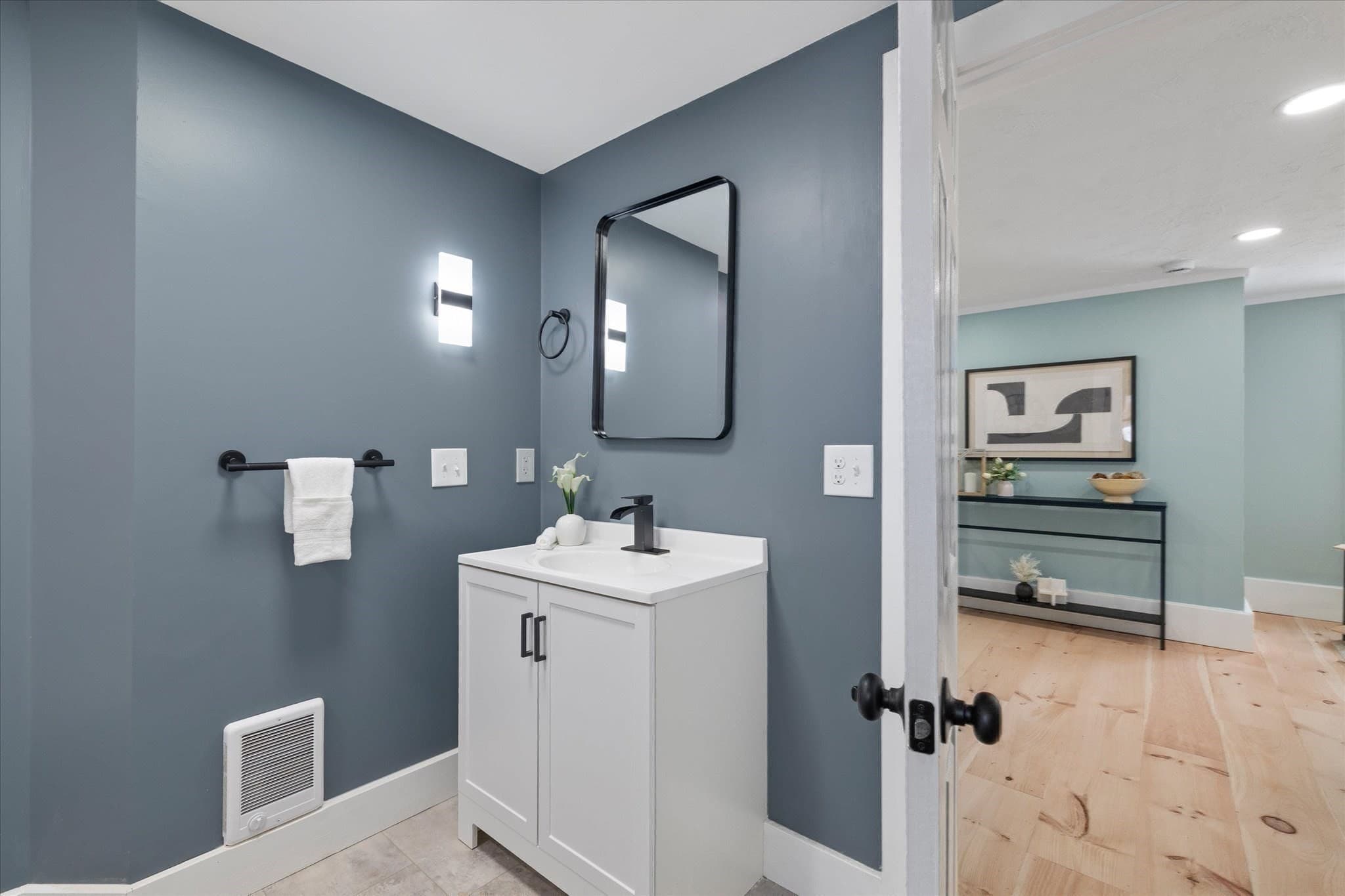 Single Family Residence at 294 Boston Road, Sutton MA 01590, photo 28 of 40