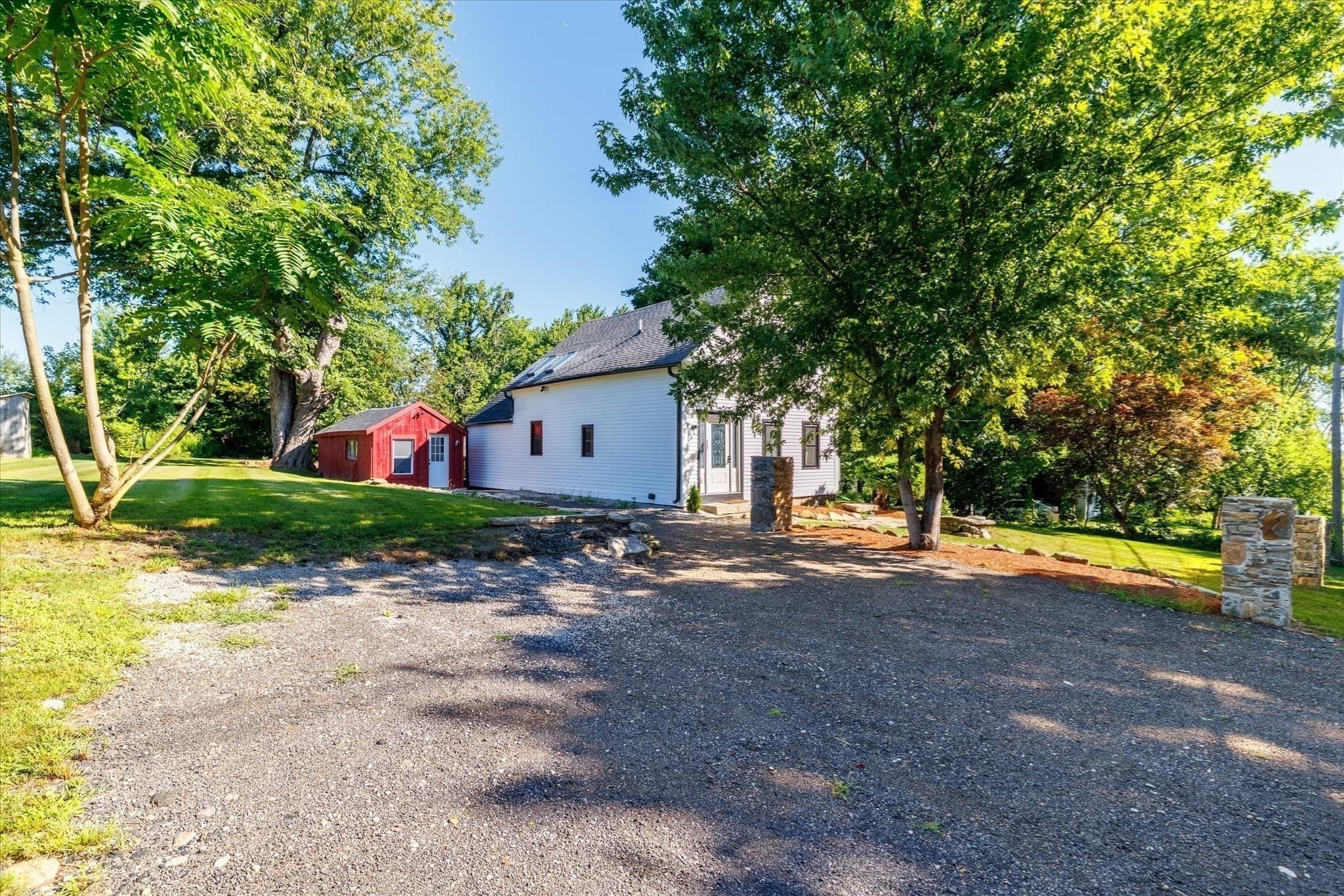 Single Family Residence at 294 Boston Road, Sutton MA 01590, photo 5 of 40