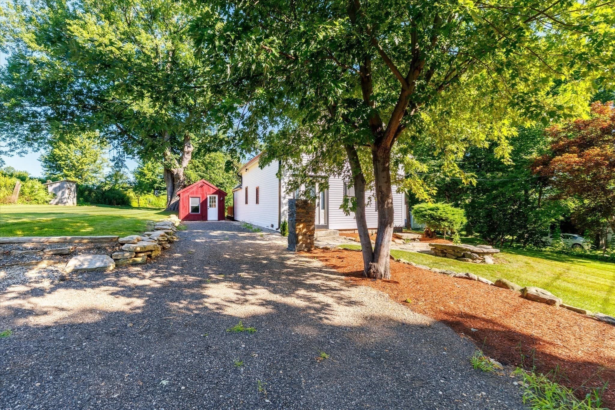 Single Family Residence at 294 Boston Road, Sutton MA 01590, photo 4 of 40