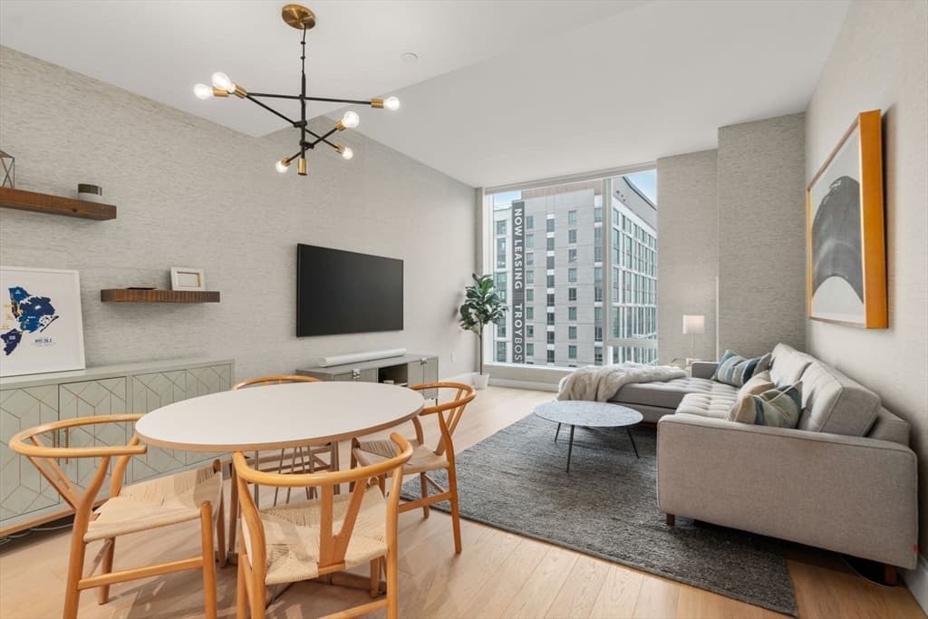 Condominium at 380 Harrison Ave, Boston MA 02118, photo 3 of 35