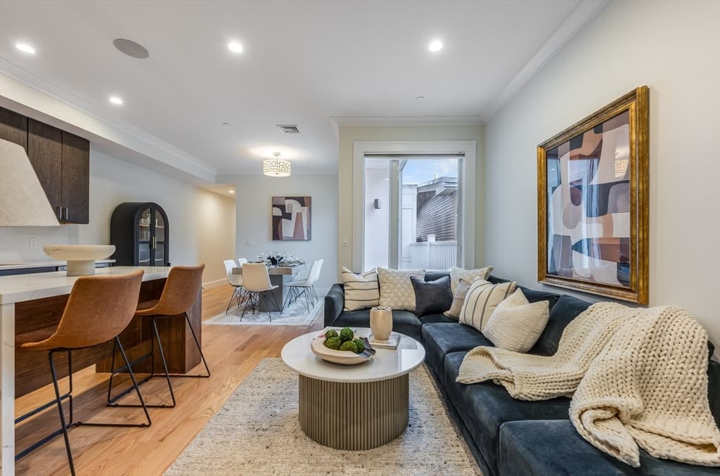 Condominium at 17 Vinton Street # 3, Boston MA 02127, photo 6 of 21