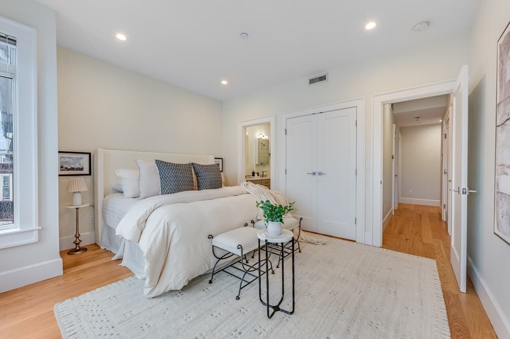 Condominium at 17 Vinton Street # 3, Boston MA 02127, photo 12 of 21