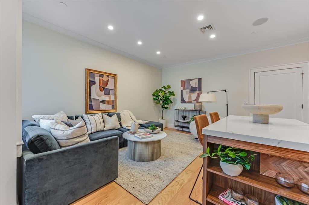 Condominium at 17 Vinton Street # 3, Boston MA 02127, photo 5 of 21