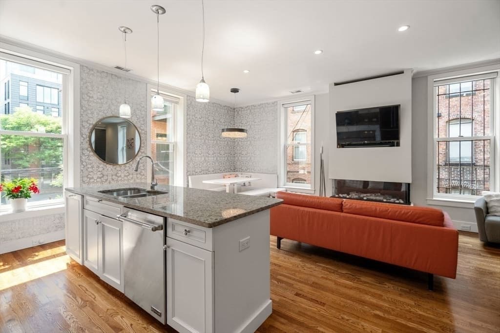 Condominium at 1 Worcester Sq # 2, Boston MA 02118, photo 2 of 25