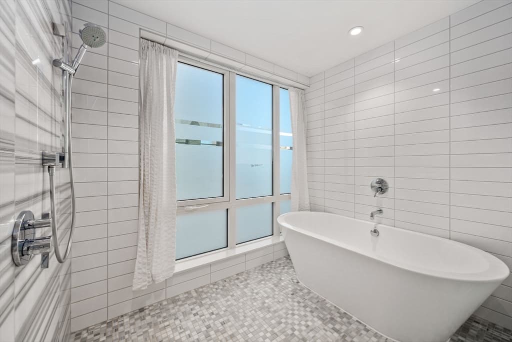 Condominium at 110 Broad Street # 901, Boston MA 02110, photo 10 of 26