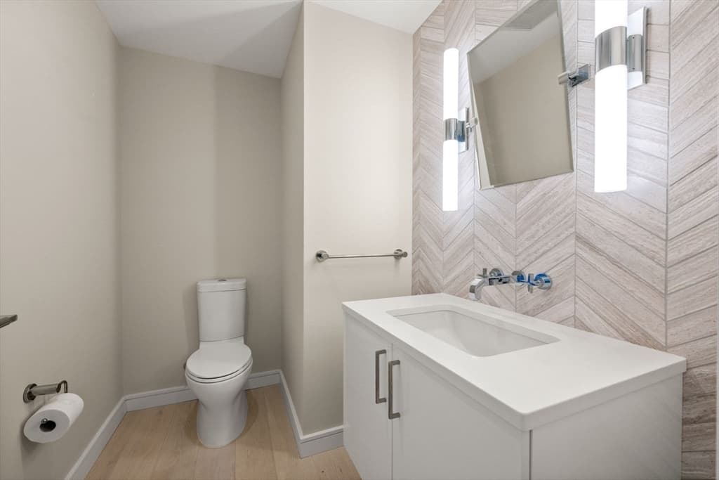 Condominium at 110 Broad Street # 901, Boston MA 02110, photo 11 of 26