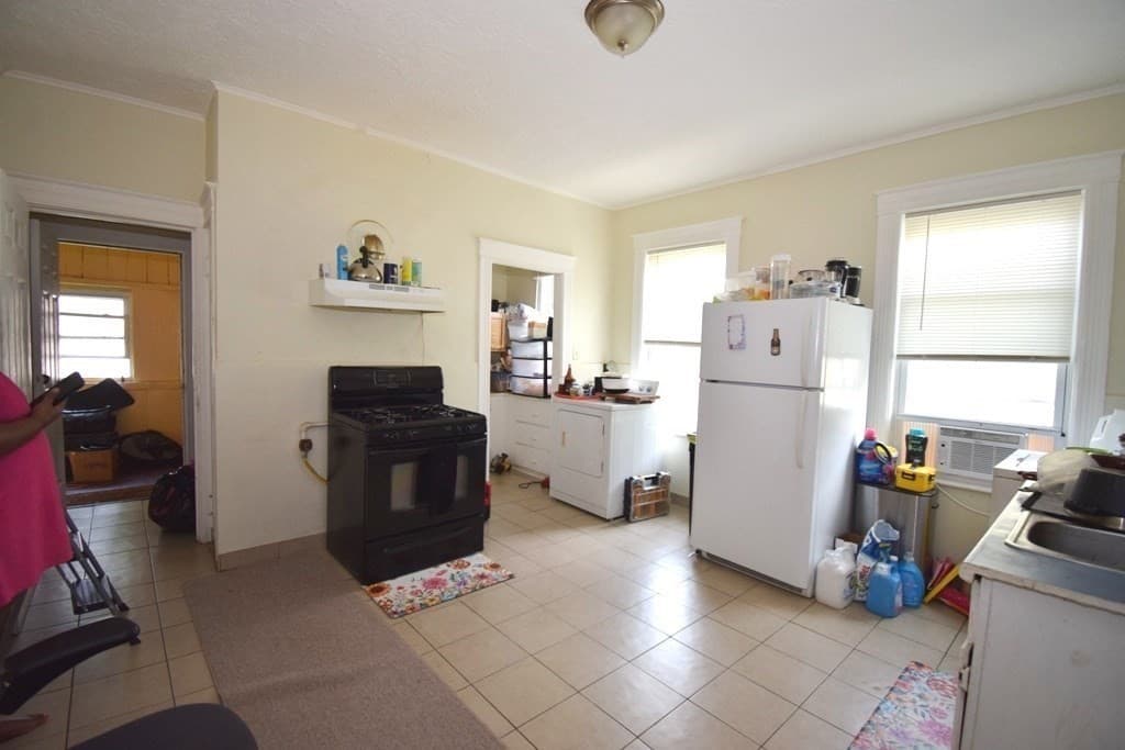 3 Family at 6 Pelham Street, Worcester MA 01609, photo 2 of 28