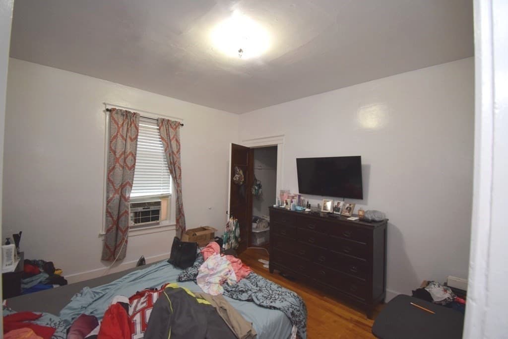 3 Family at 6 Pelham Street, Worcester MA 01609, photo 6 of 28