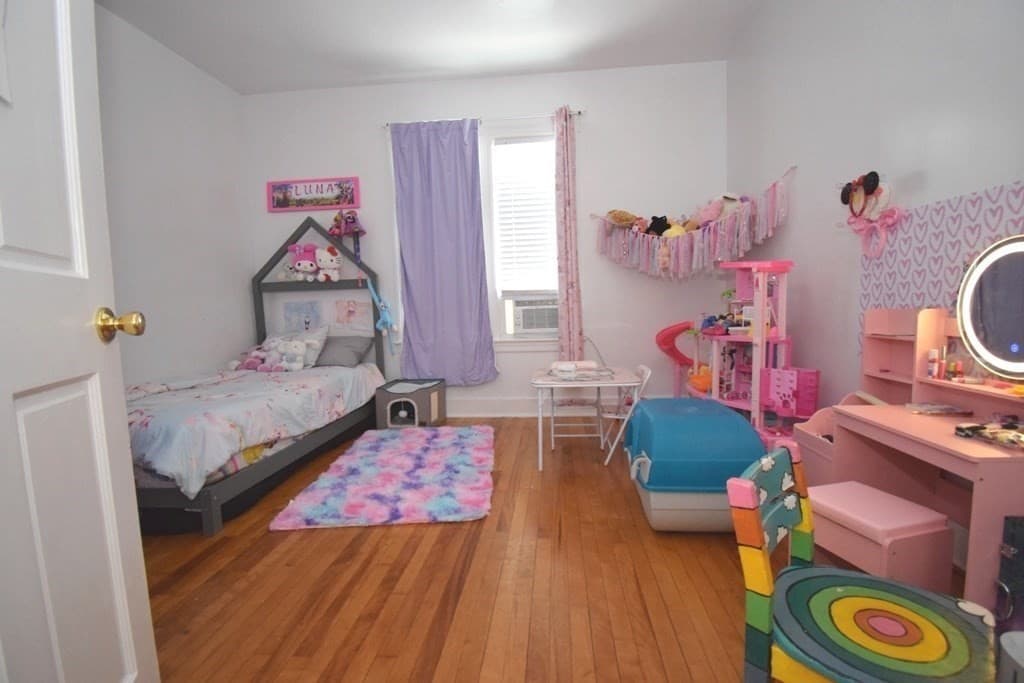 3 Family at 6 Pelham Street, Worcester MA 01609, photo 7 of 28