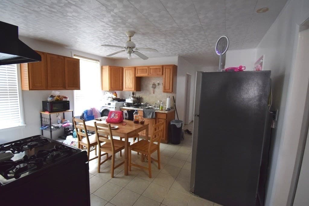 3 Family at 6 Pelham Street, Worcester MA 01609, photo 3 of 28
