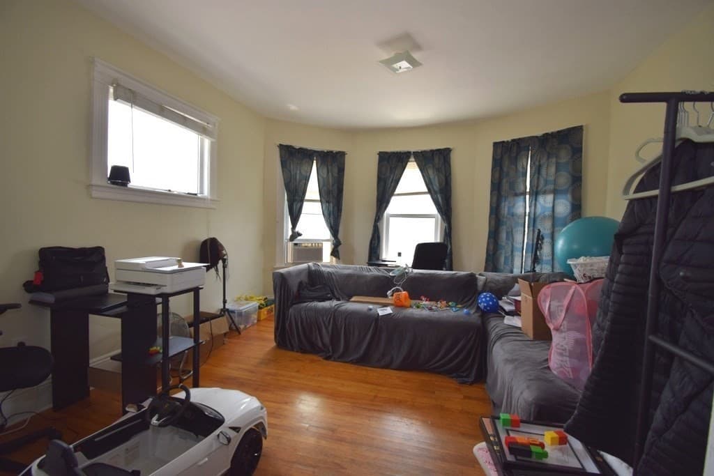 3 Family at 6 Pelham Street, Worcester MA 01609, photo 14 of 28