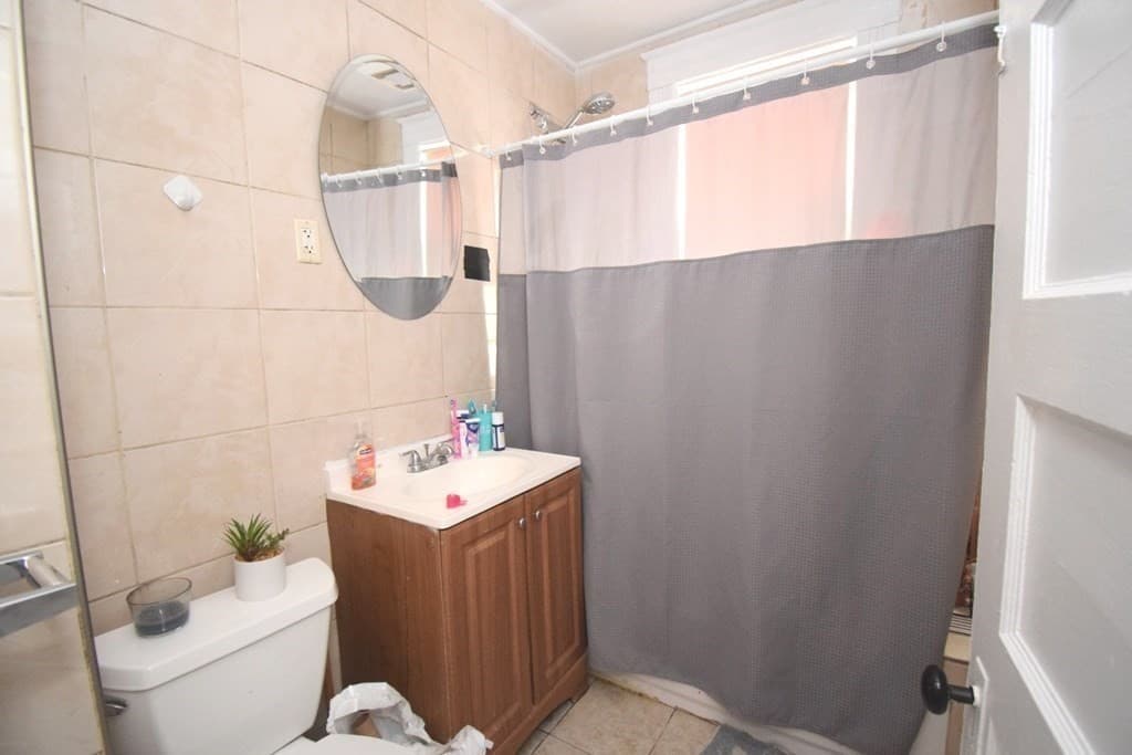 3 Family at 6 Pelham Street, Worcester MA 01609, photo 8 of 28