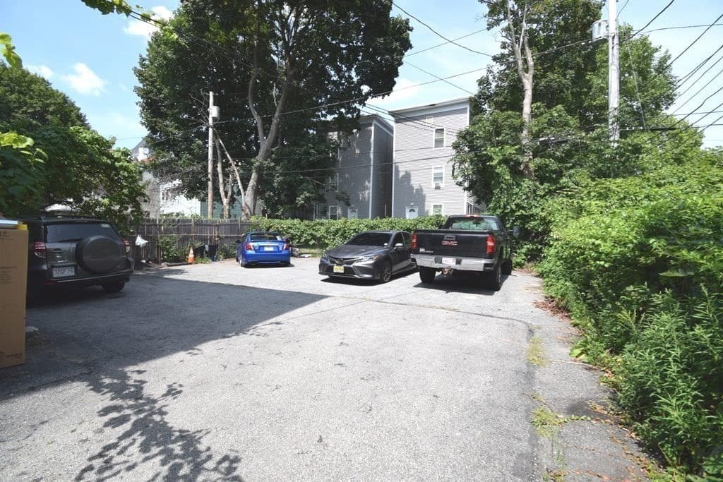 3 Family at 6 Pelham Street, Worcester MA 01609, photo 25 of 28