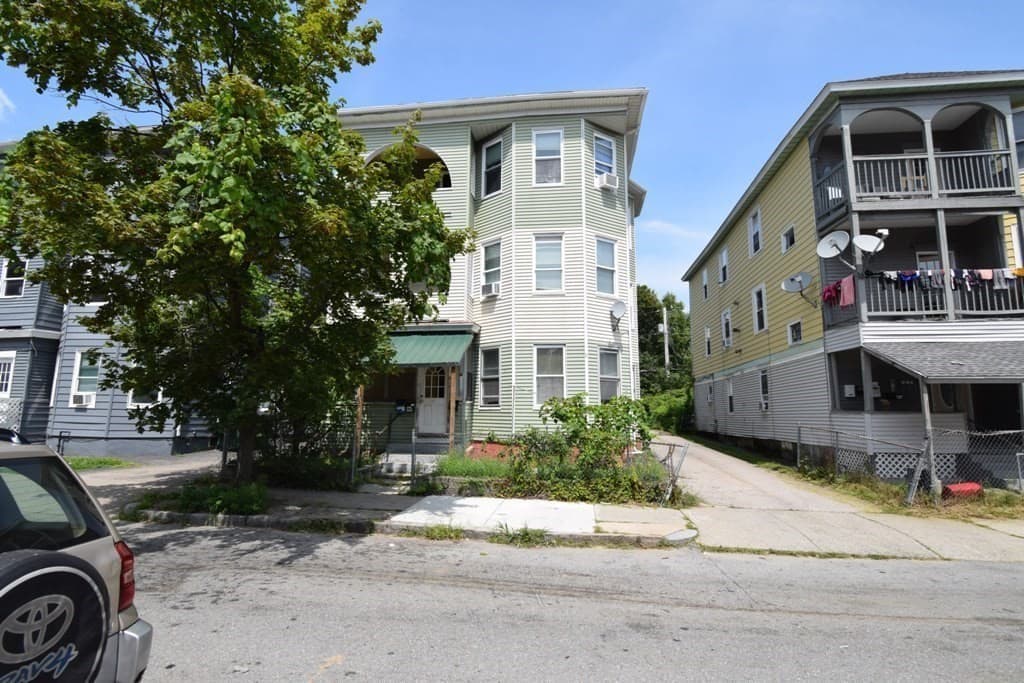 3 Family at 6 Pelham Street, Worcester MA 01609, photo 21 of 28