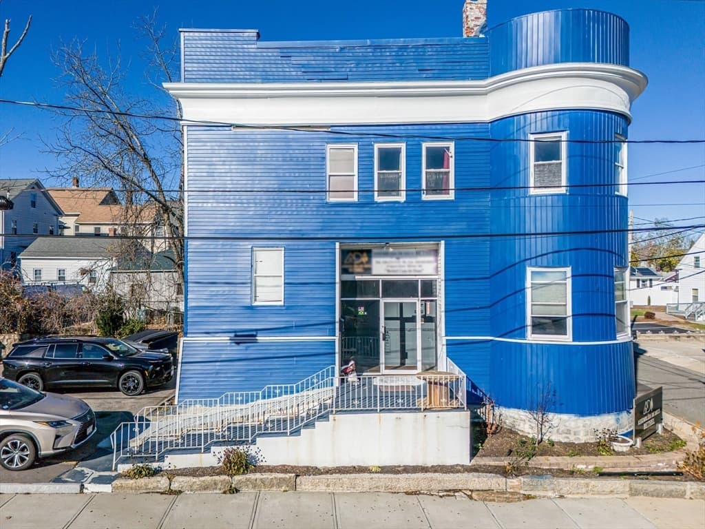29 Spruce St, Milford MA 01757