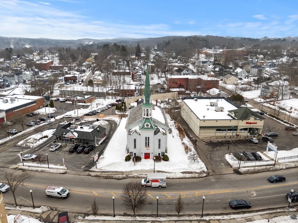 437 Main St, Southbridge MA 01550 photo 3