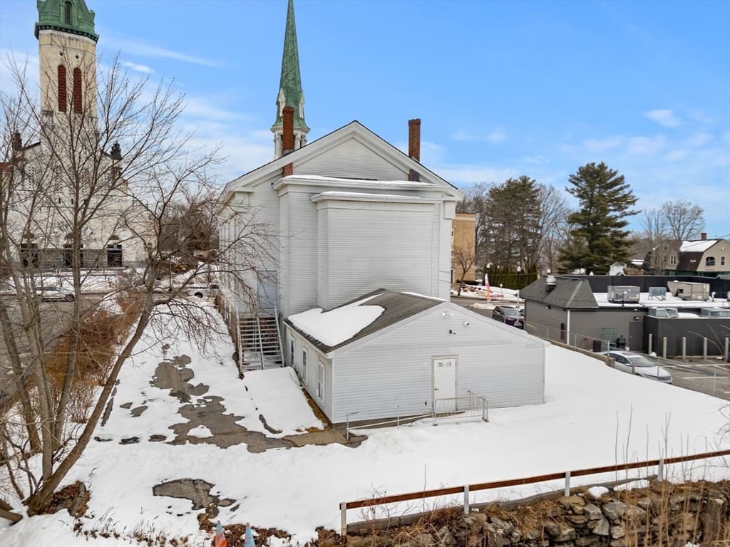 437 Main St, Southbridge MA 01550 photo 4