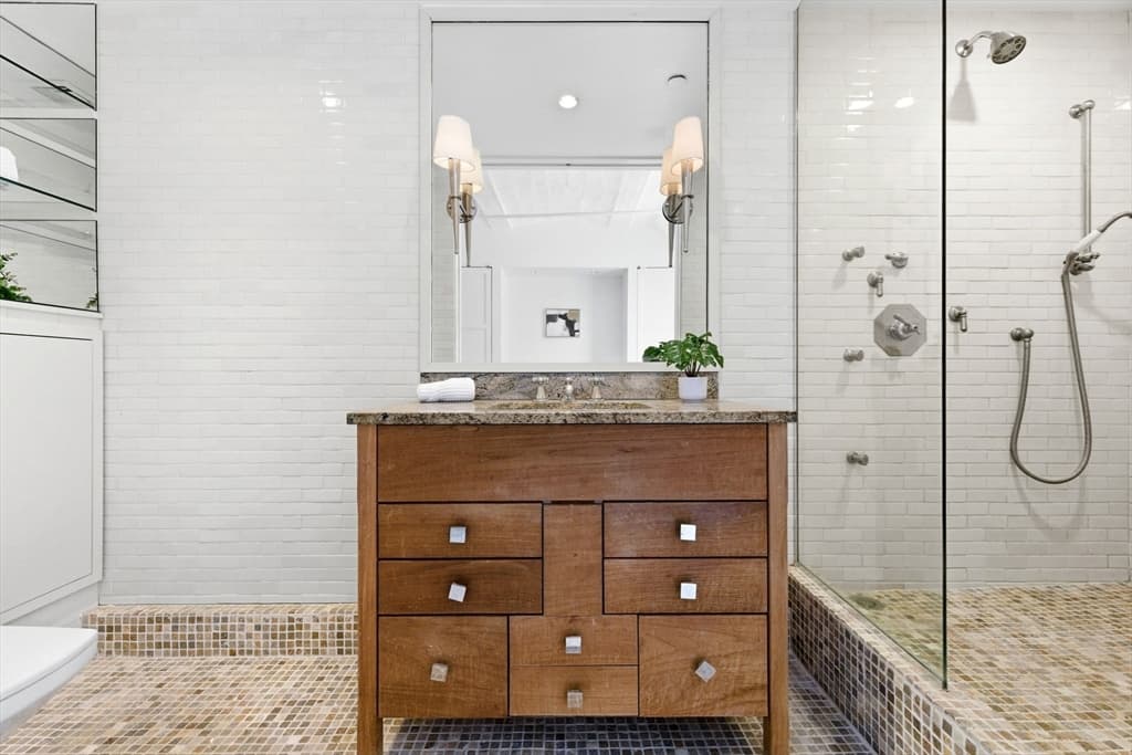 Condominium at 121-123 Beach St # 803, Boston MA 02111, photo 23 of 30