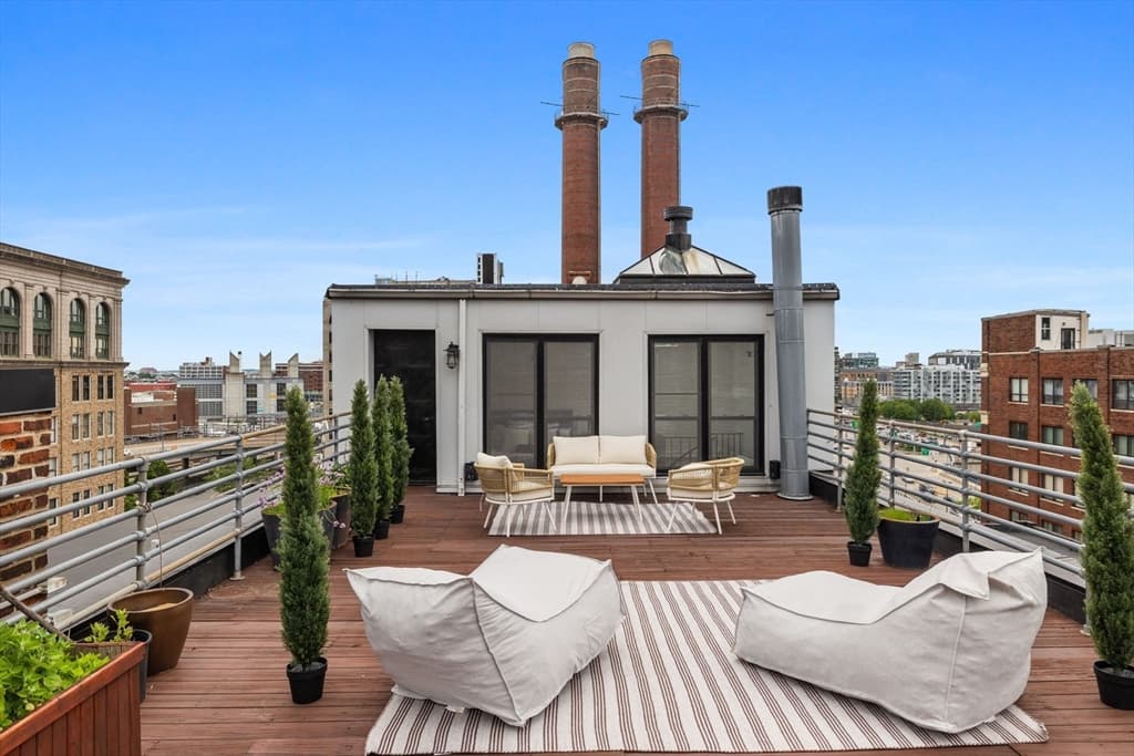 Condominium at 121-123 Beach St # 803, Boston MA 02111, photo 27 of 30