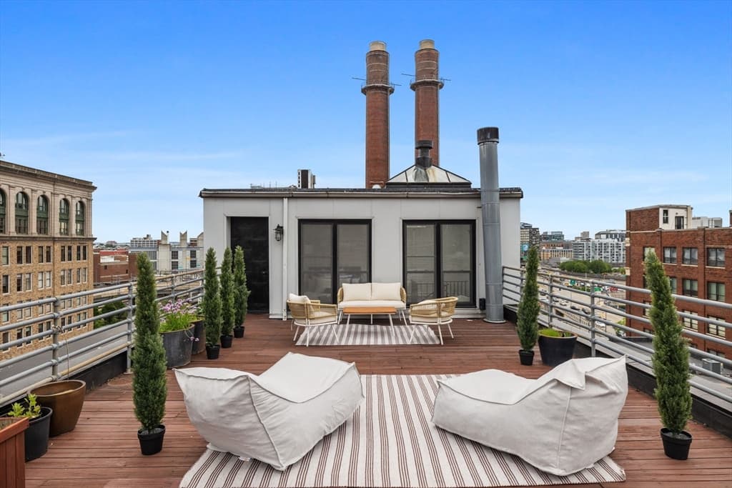 Condominium at 121-123 Beach St # 803, Boston MA 02111, photo 26 of 30