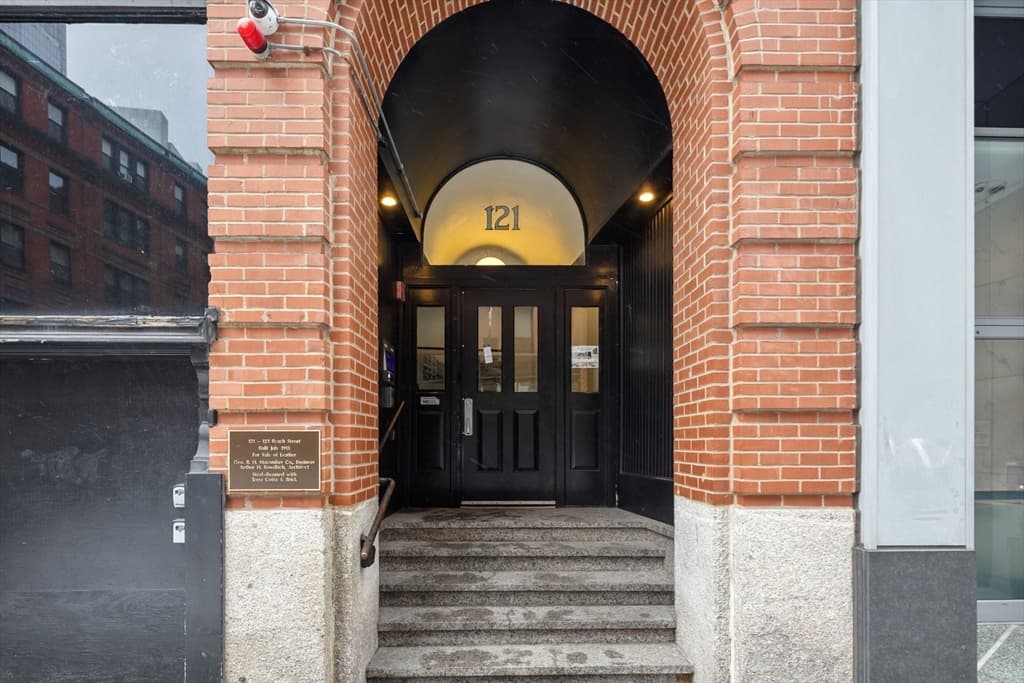 Condominium at 121-123 Beach St # 803, Boston MA 02111, photo 29 of 30