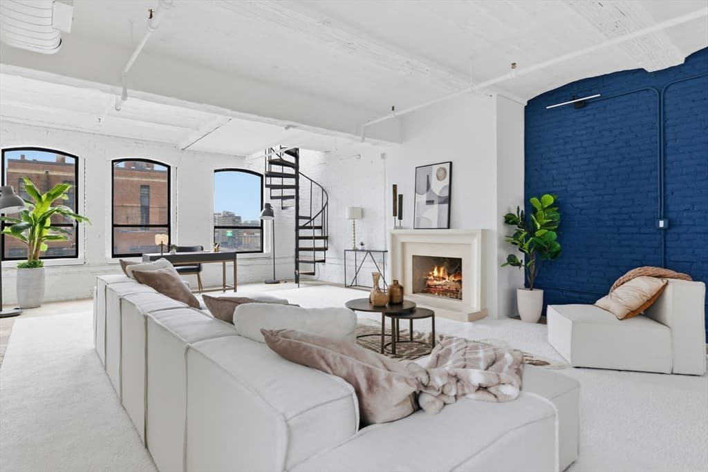 Condominium at 121-123 Beach St # 803, Boston MA 02111, photo 4 of 30