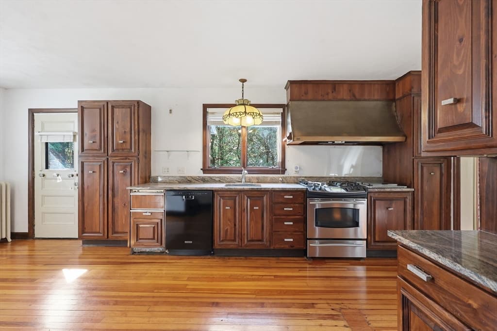 Single Family Residence at 1435 Longmeadow Street, Longmeadow MA 01106, photo 11 of 36