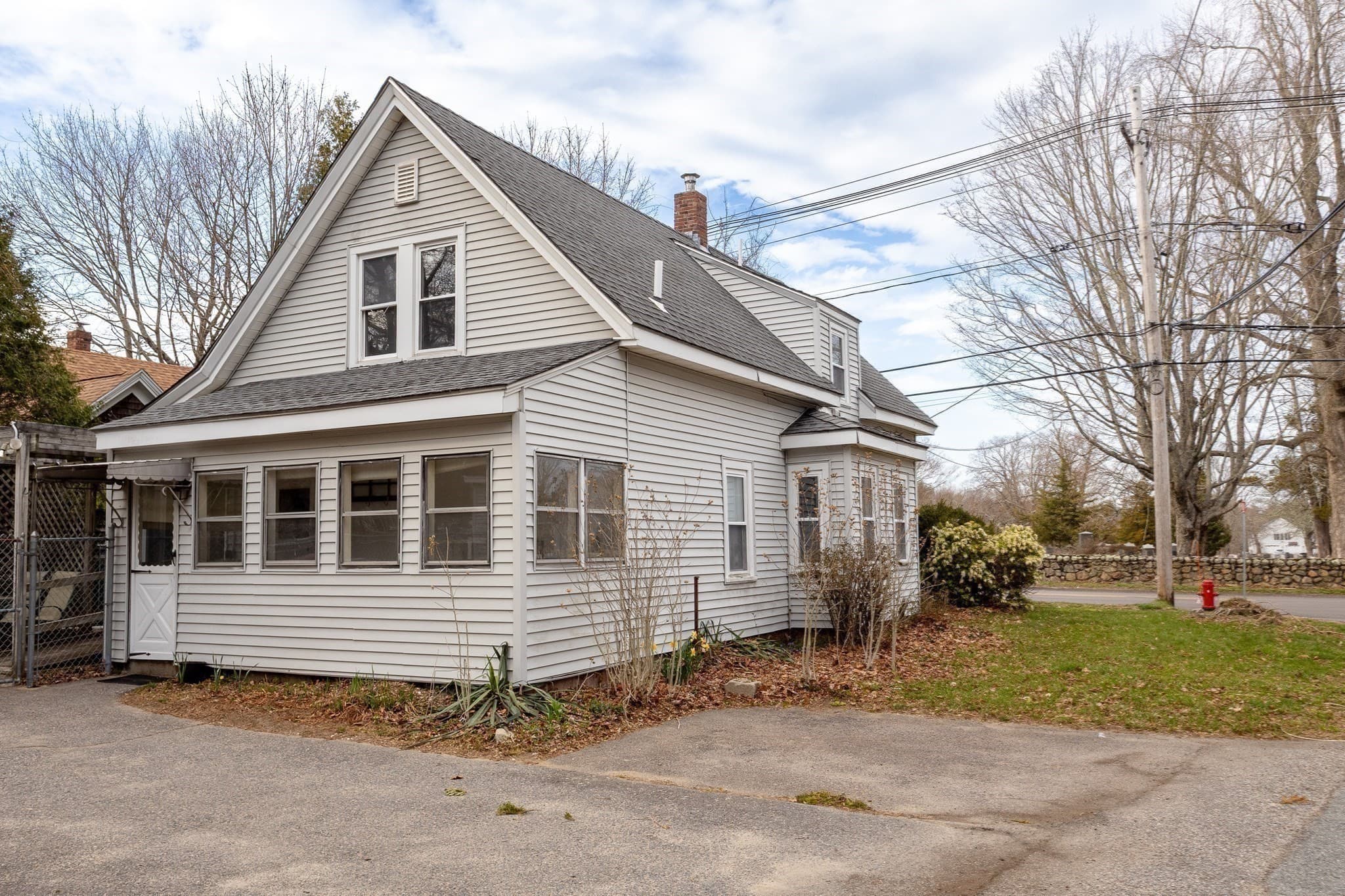 Single Family Residence at 958 Centre St., Middleboro MA 02346, photo 2 of 17