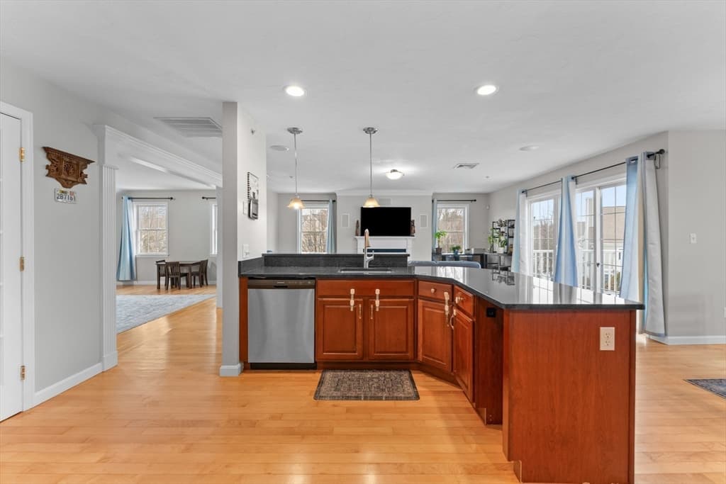 Condominium at 717 Hampton Way # 717, Abington MA 02351, photo 13 of 34