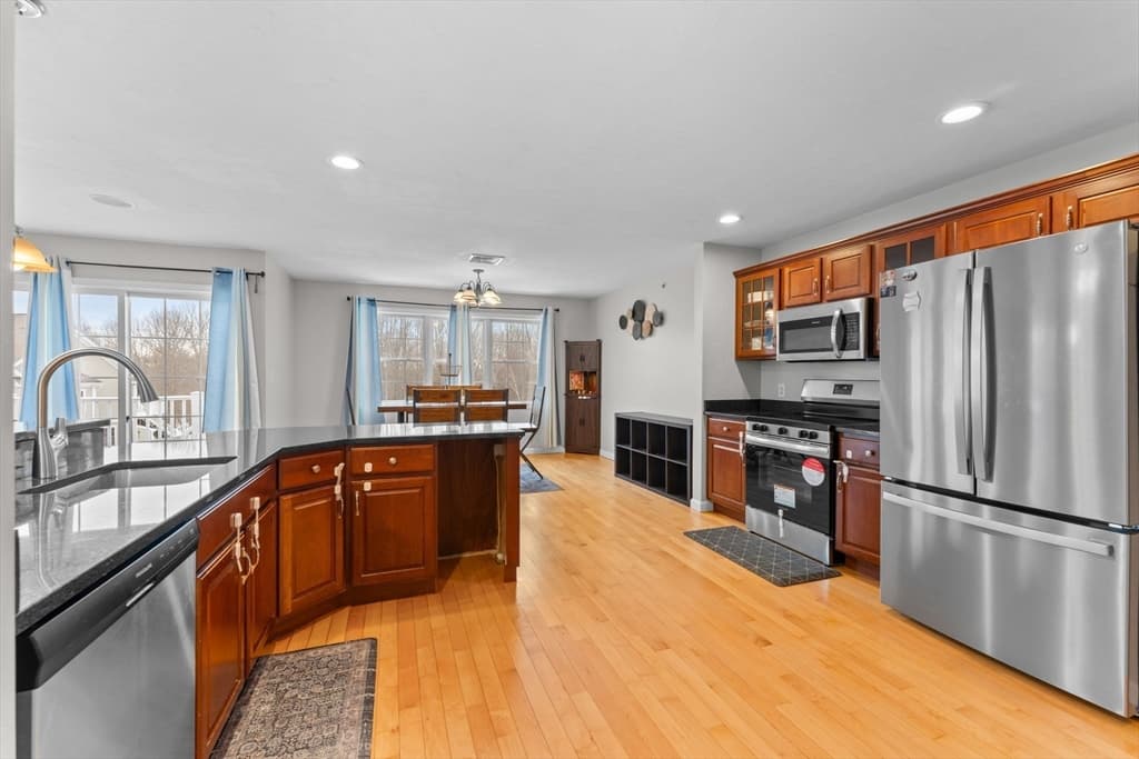 Condominium at 717 Hampton Way # 717, Abington MA 02351, photo 5 of 34
