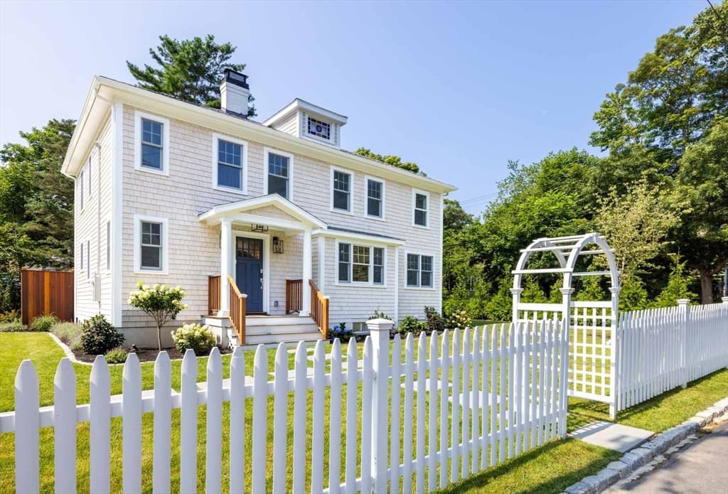 5 Pine Tree Lane, Tisbury MA 02568