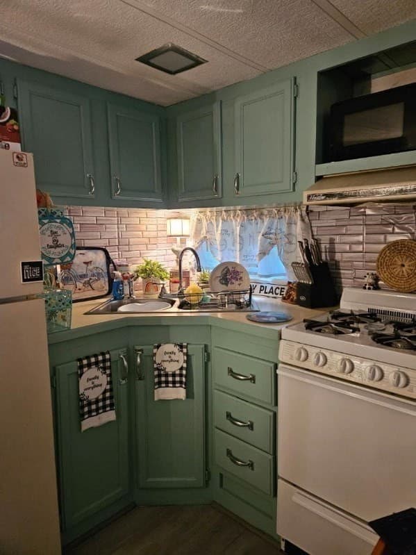 Mobile Home at 19 Mashapaug Rd # C29, Sturbridge MA 01566, photo 3 of 42