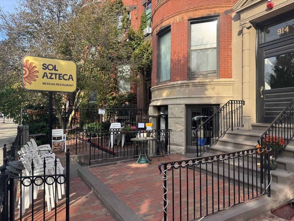 914 Beacon St, Boston MA 02215