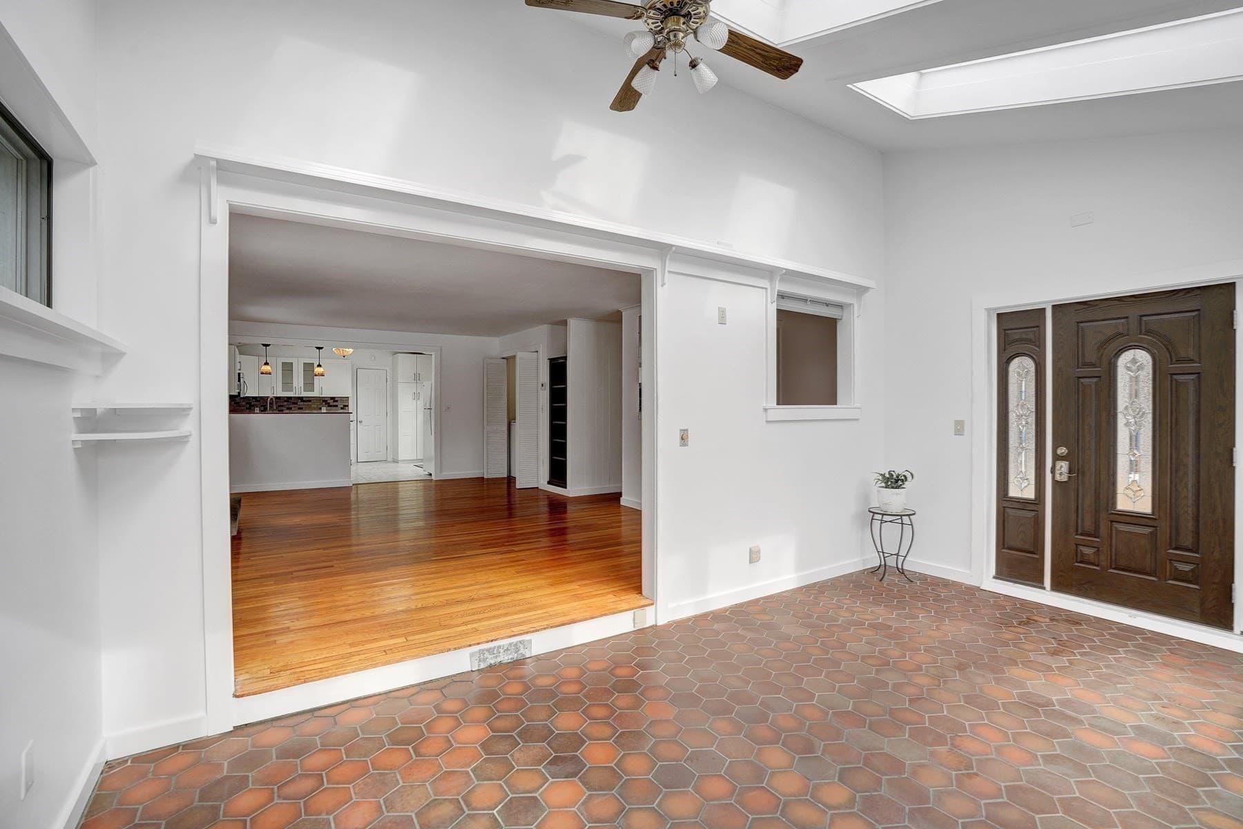 Single Family Residence at 22 Oklahoma Ave, Tisbury MA 02568, photo 7 of 21