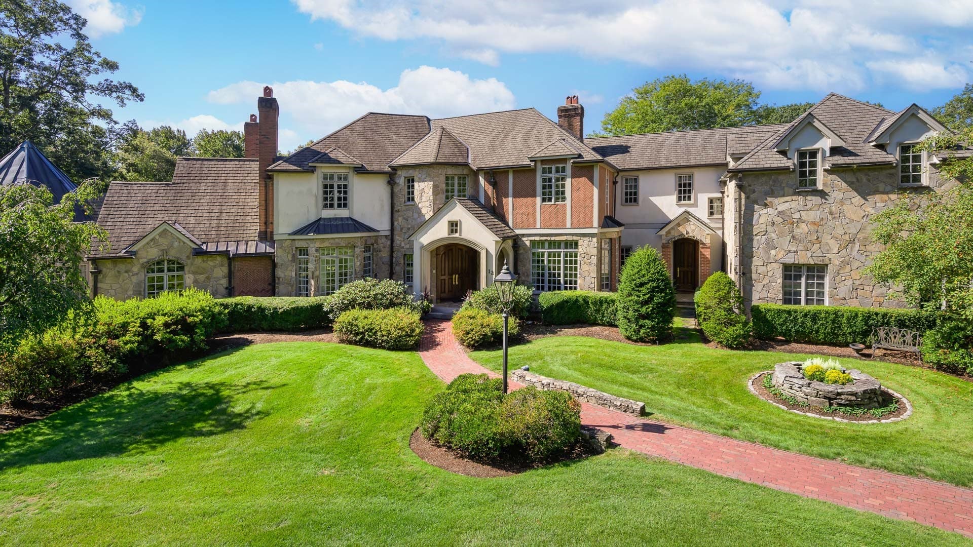 12 Wyndemere Drive, Southborough MA 01772