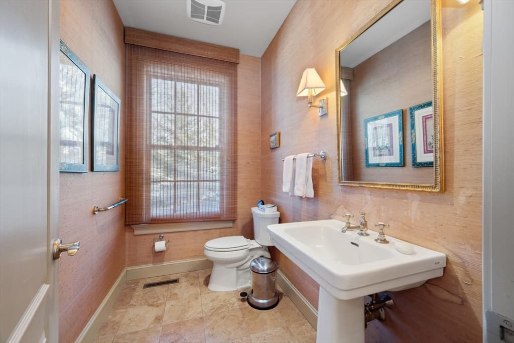 Single Family Residence at 6 Eveningstar Drive, Amherst MA 01002, Amherst, photo 6 of 42