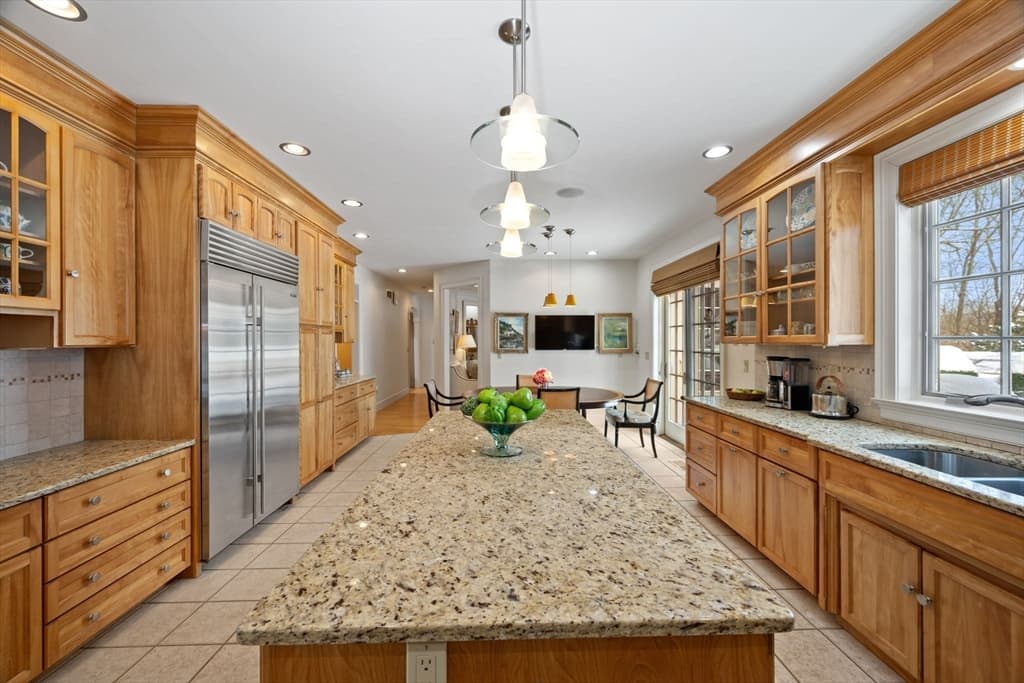 Single Family Residence at 6 Eveningstar Drive, Amherst MA 01002, Amherst, photo 11 of 42