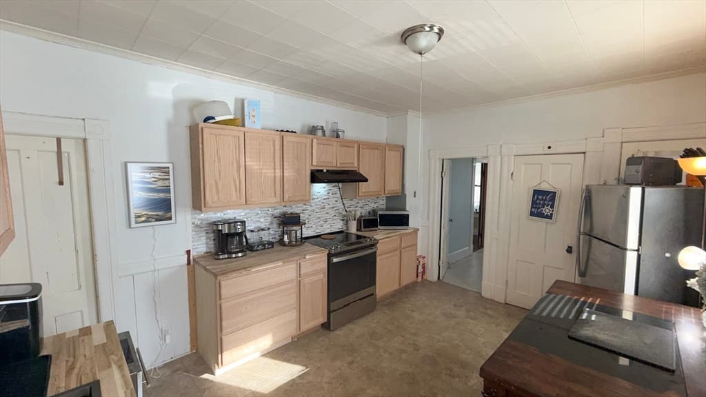 Single Family Residence at 24 Hampden St, West Springfield MA 01089, photo 3 of 18