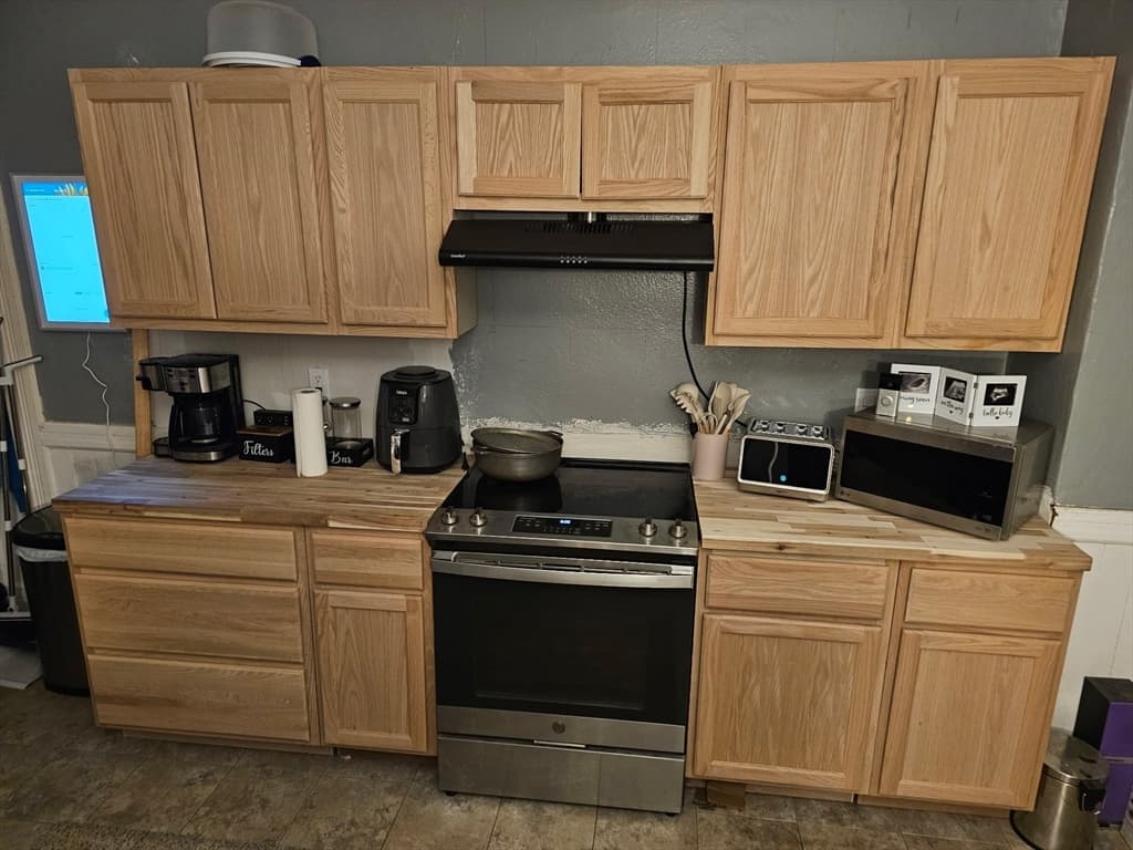 Single Family Residence at 24 Hampden St, West Springfield MA 01089, photo 5 of 18