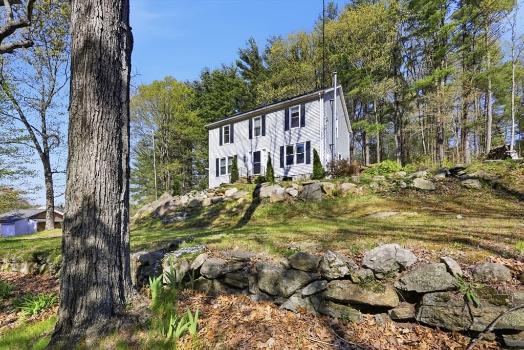 Single Family Residence at 66 Buttonwood Avenue, Sutton MA 01590, photo 9 of 42