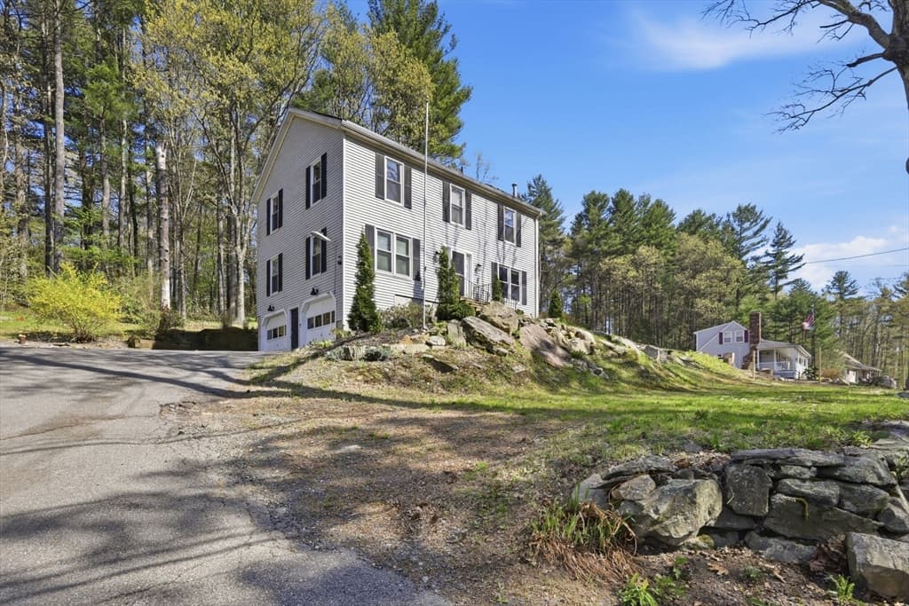 Single Family Residence at 66 Buttonwood Avenue, Sutton MA 01590, photo 11 of 42