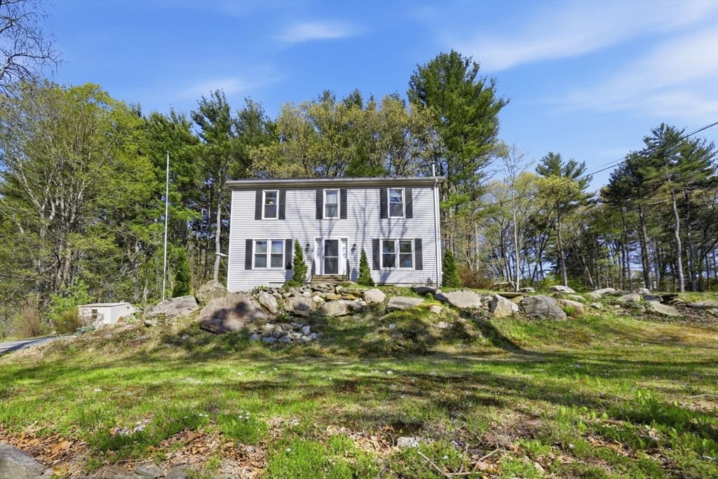 Single Family Residence at 66 Buttonwood Avenue, Sutton MA 01590, photo 8 of 42