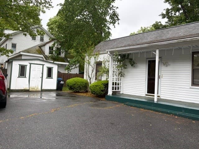 2 Family - 2 Units Up/Down at 32 Vernon St, Waltham MA 02453, Waltham, photo 4 of 36