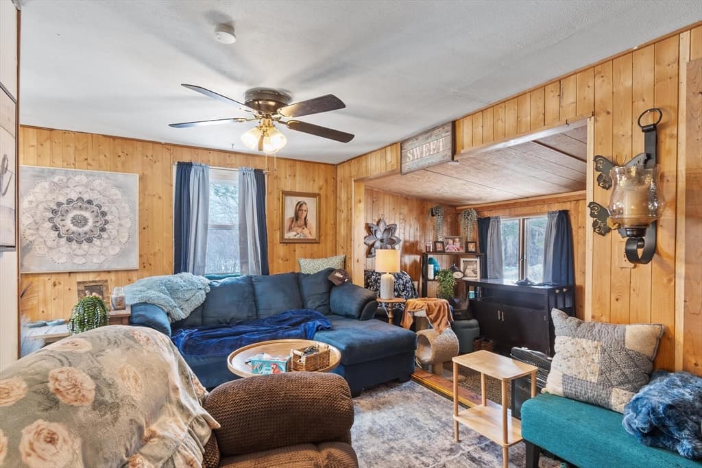 Single Family Residence at 6 Henry Rd, Wales MA 01081, photo 6 of 18
