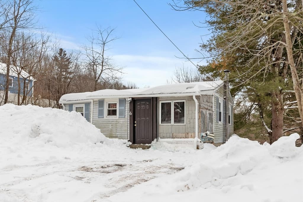6 Henry Rd, Wales MA 01081