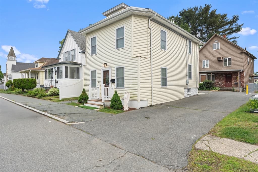 38-1/2 Ellsworth Rd, Peabody MA 01960