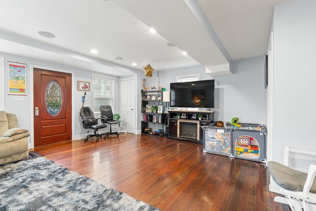 Single Family Residence at 38-1/2 Ellsworth Rd, Peabody MA 01960, Peabody, photo 5 of 25